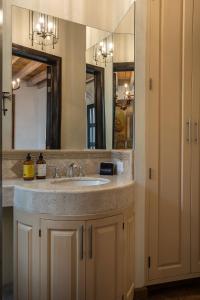 Casa Elegante, 3BR Modern Retreat in Centro San Miguel de Allende