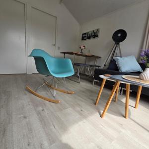 Knus houten huisje Tzummarum