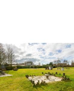 Knus houten huisje Tzummarum