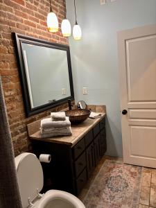 In the Heart of Town-3BR-2bath-500Mbps WiFi-4car parking-EV-boat