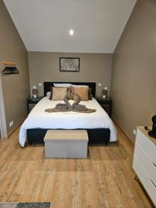 B&B / Chambres d'hotes Chambres d-hotes chez Mylene et Guillaume : Chambre Lit Queen-Size 