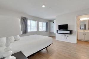 Simplicity At the Rim 1210 I Spacious 1 Bed 1 Bth