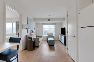 Simplicity At the Rim 1212 I Spacious 1 Bed 1 Bth