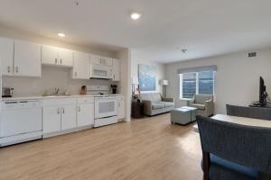 Simplicity At the Rim 1210 I Spacious 1 Bed 1 Bth