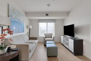 Simplicity At the Rim 1212 I Spacious 1 Bed 1 Bth