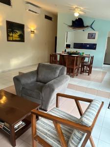 Family home with private pool, Casa Palapa