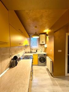 Gold Vibe Apartment