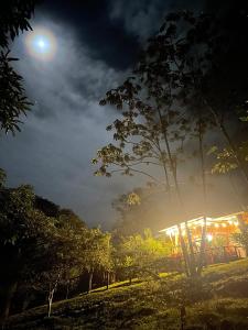 El santuario - Cabin by a River