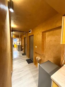 Gold Vibe Apartment