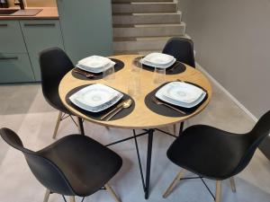 Beautiful Duplex 20 min from center