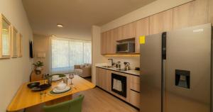 BEE Suites San José - Santa Ana