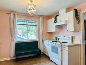 The Twin Flats, Audrey and Far East Escape