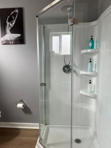 The Twin Flats, Audrey and Far East Escape