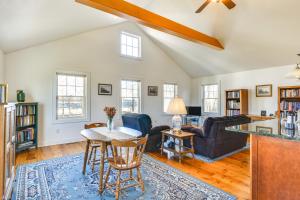 Apt on St Lawrence River in Cape Vincent!