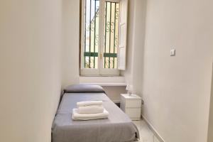 Metro, Railway Station - B&D House