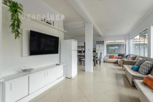 Casa ampla a 100m da praia – Conforto e lazer