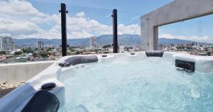 BEE Suites Escalante - San Jose