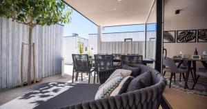 Villa Luna Mare Ferienhaus mit Terrasse & Poolnähe, direkt am Meer