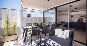 Villa Luna Mare Ferienhaus mit Terrasse & Poolnähe, direkt am Meer