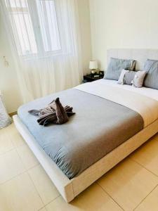 2BR SEAVIEW Apt in prime location 1 min from sea