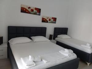 Deka-X Rooms