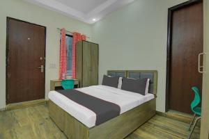 Hotel O The Arrow Infront of Max Hospital