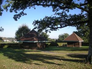 Maisons de vacances Chalet en pleine nature a Orsennes avec etang a proximite, ideal pour 6 personnes et animaux admis - FR-1-591-170 : photos des chambres