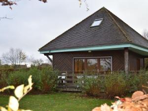 Maisons de vacances Chalet en pleine nature a Orsennes avec etang a proximite, ideal pour 6 personnes et animaux admis - FR-1-591-170 : photos des chambres