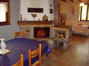 Maisons de vacances Gite spacieux et confortable au Val d'Ajol, a proximite de Plombieres-les-Bains, animaux de ferme ! - FR-1-589-139 : photos des chambres