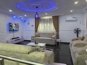 Modern 4-bedroom Apartment in a Quiet Estate