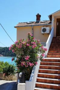 Apartments by the sea Kampor, Rab - 24630