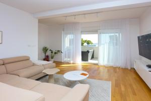 Apartments with parking space Brodarica, Sibenik - 24706