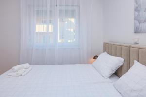 Apartments with parking space Brodarica, Sibenik - 24706