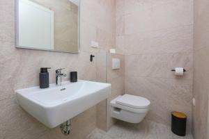 Apartments with parking space Brodarica, Sibenik - 24706