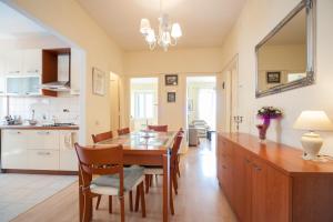 Vera Apartments with Sea view and Old town view 