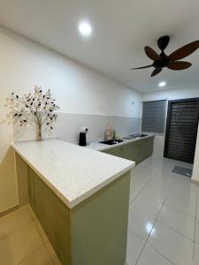 Landed KLIA Netflix, Fully AC&Heater, Kids Pool