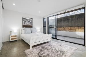 Northcote 3-Bed Townhouse Near Cafés & Shops