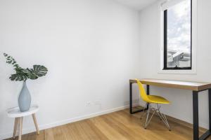 Northcote 3-Bed Townhouse Near Cafés & Shops