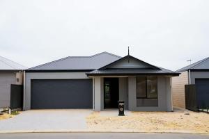 Spacious Modern Hilbert Home