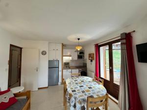 Appartements Appartement cosy avec balcon et vue sur parc - FR-1-515-230 : photos des chambres