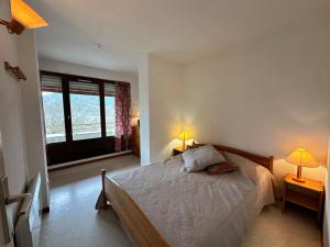 Appartement 2 pièces avec balcon et vue sur montagnes - FR-1-515-230