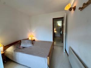 Appartement 2 pièces avec balcon et vue sur montagnes - FR-1-515-230