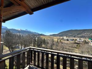 Appartements Charmant 2 pieces avec balcon et vue sur montagne - FR-1-515-235 : photos des chambres