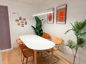 KojjeeBnB Bed Room2, Qeen size bed2, TV 2, #KSPO#JYP#Hanriver