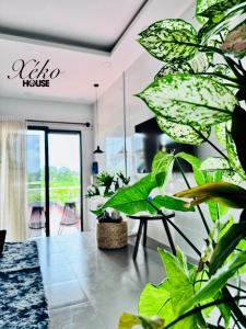 Nhà có sân thượng cây xanh view đẹp không gian yên tĩnh