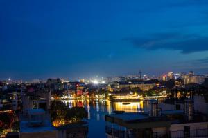 Azen Lakeside Hotel & Travel