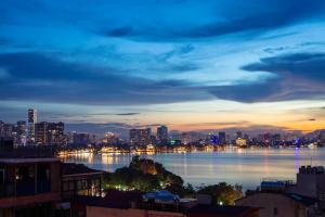 Azen Lakeside Hotel & Travel