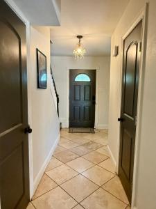 Le Belle - 4 Bdrm with Pool Table - Pet Friendly