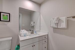 Modern North Myrtle Beach Oasis!
