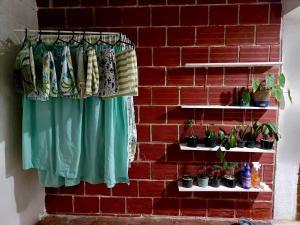 Casa Familiar 4 Habitaciones con Agua Caliente, WiFi y Patio - Acepta Mascotas